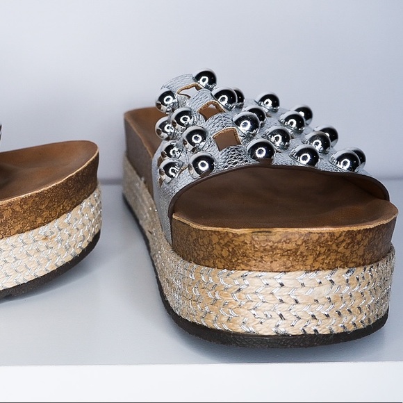 Sandals - Picture 2 of 3